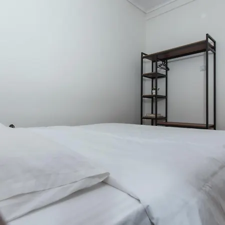 Houseloft Cityscape Bliss Apartment